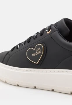 LOVE MOSCHINO Trainers - Fantasy Color -Stride Shop 04386f2f2c574b5baad3550e33f74316