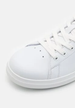 Tory Burch Howell Court - Trainers - Titanium White/Perfect Black -Stride Shop 0d126923b1574166b248efc9db4cfaab