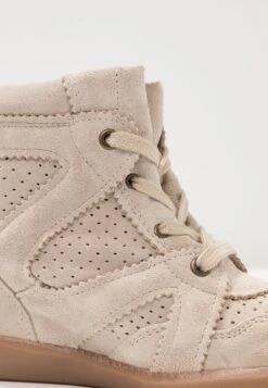 Pavement Vibe - Ankle Boots - Beige -Stride Shop 171eb490e6b5426b9269538e279f09d2