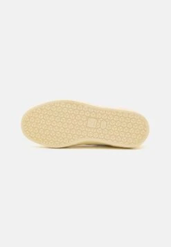 Veja Wata - High-Top Trainers -Stride Shop 1bbc2723aa704a9f8d67b700606fb76a