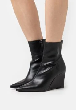 Steve Madden Serbia - High Heeled Ankle Boots