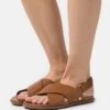 Ugg Solivan Slingback - Sandals - Tan -Stride Shop 22c66731aebd45f595efb96a7a5562e5