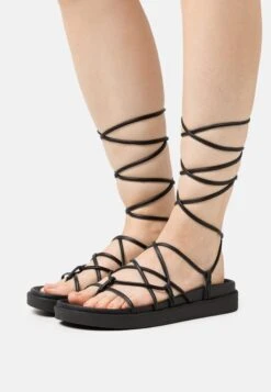 Calvin Klein Ergo Strap Sandal - T-Bar Sandals - Black