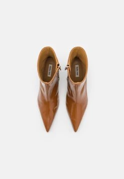 Pointed Curvy Boots - Classic Ankle Boots - Brown -Stride Shop 2305bf6b8f914e1cbd0f826e2a3a2215