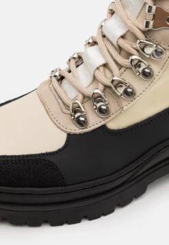 Filling Pieces Mountain Boot Unisex - Lace-Up Ankle Boots - Black/Beige -Stride Shop 27cdfa5890cf4327a3a2b8fc566b16d2