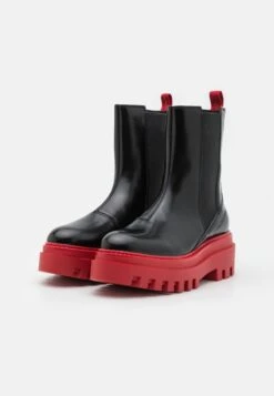 Calvin Klein Jeans Flatform Chelsea Boot - Platform Ankle Boots - Black -Stride Shop 2eeea28113424bb7a6062aa9cf639802