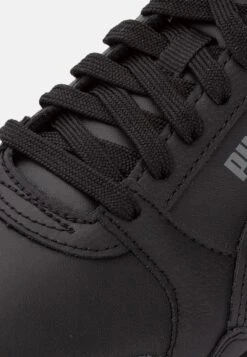 Runner V3 Unisex - Trainers - Puma Black/Puma Black/Gum -Stride Shop 339a77b6a4b24a729c9d44f8fb61e498