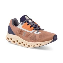 On | Women's Cloudstratus Running Shoes -Stride Shop 39.98657 W On Cloudstratus frontside