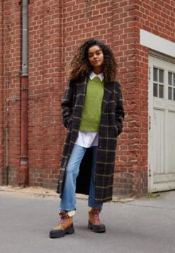 Ugg Ashton Addie - Platform Ankle Boots -Stride Shop 3fae3e1e2e3948b79ab0879c2cbce5df