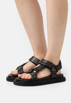 Stockholm Asymetric- Walking Sandals - Black