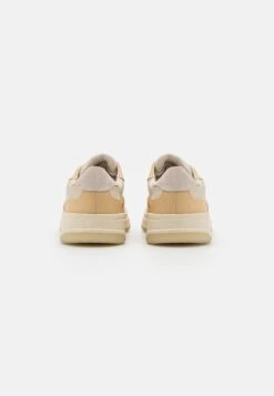Vagabond Selena - Trainers - Off White/Butter -Stride Shop 545da58577fc4757bf83d864b1cd9651