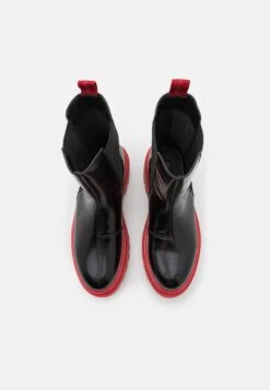 Calvin Klein Jeans Flatform Chelsea Boot - Platform Ankle Boots - Black -Stride Shop 564bf5d56f7244cc85e7c255dbd2ad12