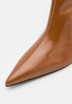 Pointed Curvy Boots - Classic Ankle Boots - Brown -Stride Shop 59c594cc4caf44ec8c9d4bf461d07825