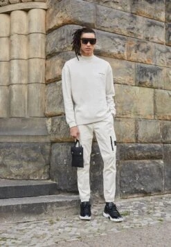 Air Jordan 11 Retro Low - Trainers - Black/Gym Red/White/Sail 12 Air Jordan 11 Retro Low - Trainers - Black/Gym Red/White/Sail -Stride Shop 5d3ca3980b324a85a3f2b5e13df98877