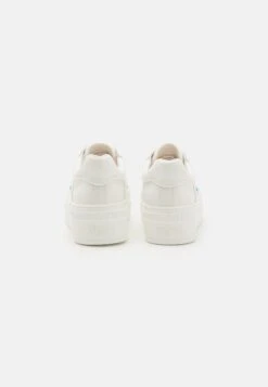 Buffalo Paired Candy - Trainers - White -Stride Shop 61836957f017420585ae41eb1350aade