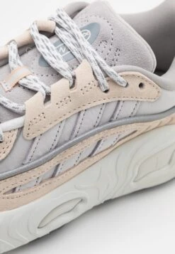 Adidas Originals Oznova Unisex - Trainers - Beige -Stride Shop 61bd57a3f1034e81939a018dae3f0551