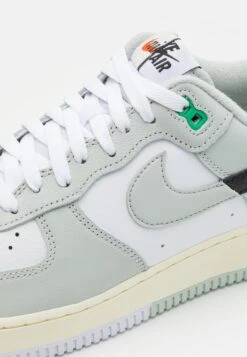 Nike Sportswear Air Force 1 07 Unisex - Trainers - Light Silver/Black/White/Coconut Milk/Stadium Green -Stride Shop 704c627813754ebc9a989e6271511707