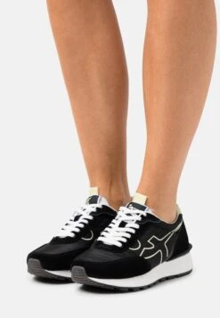 Tamaris Trainers - Black/Limoncello