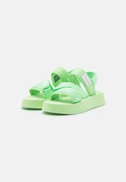 Calvin Klein Jeans Prefresato Badge - Platform Sandals - Light Green -Stride Shop 7d7c0b79292b43a588b6830891d533aa