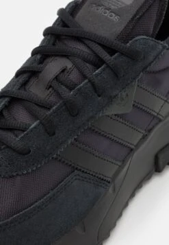 Adidas Originals Retropy F2 Unisex - Trainers - Core Black/Grey Six -Stride Shop 81cd53a1ad034baaa2754810f365caef