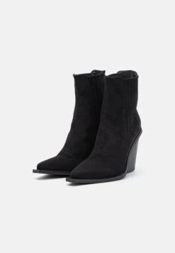 Raid Scorpio - Cowboy/Biker Ankle Boot -Stride Shop 8425c33e1aa240e6a7ec3a680b598fdc