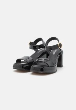Pavement Indira - Platform Sandals - Black -Stride Shop 869bd66aa3f64e3ea202539fb3047d15