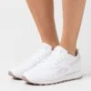 Reebok Classic Classic Vegan - Trainers - Footwear White/Pixel Pink/Taupe -Stride Shop 8cd52f88c68b4ef98c288ca26f7fe883