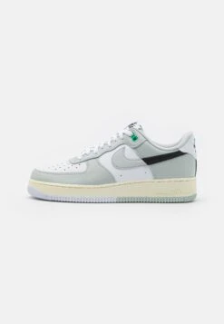 Nike Sportswear Air Force 1 07 Unisex - Trainers - Light Silver/Black/White/Coconut Milk/Stadium Green