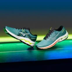 Mizuno | Men's Wave Inspire 18 Running Shoes 18 Mizuno | Men's Wave Inspire 18 Running Shoes -Stride Shop M Mizuno Inspire18 lifestyle