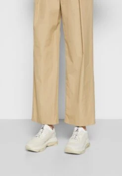 Bronx Baisley - Trainers - Offwhite -Stride Shop a223992567dd44feb10c31648cd207f3