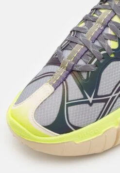 Hugo Xeno Runn - Trainers - Silver -Stride Shop a7bc19ef6ba041a6af59187f9598f256