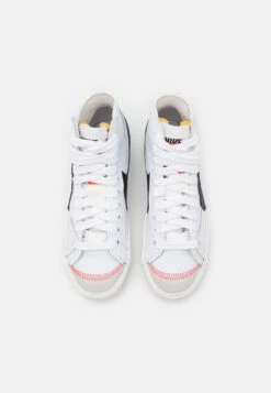 Nike Sportswear Blazer Mid '77 Jumbo Unisex - High-Top Trainers - White/Black/Sail/Team Orange -Stride Shop ac3547823f4b458ba1243f1338265394