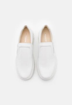 Vagabond Judy - Slip-Ons - White -Stride Shop b5a5a099399649309aff674389b4740b