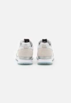 Colmar Originals Travis Punk - Trainers - White/Pink -Stride Shop be57947b29574dc7b65fa2ec19a5c791