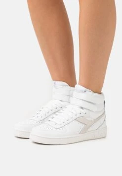 Diadora Magic Basket Mid - High-Top Trainers -Stride Shop c80497b34a9d4da59bdc4e95a44a261e