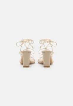 ALOHAS Unique - Sandals - Off White -Stride Shop c9bd6a5187164a328270ab81ac2a964b