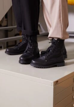 Bokina Unisex - Lace-Up Ankle Boots - Black -Stride Shop e89f5cf2d0334e8c8de65ee80e4454dc