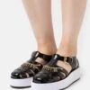 MOSCHINO Platform Sandals - Nero -Stride Shop f096ad759b8848718bea34460562efb5