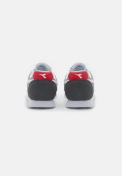 Diadora Simple Run Unisex - Trainers - Paloma Grey -Stride Shop ff7d2852c4844f8898c633c02f008df5